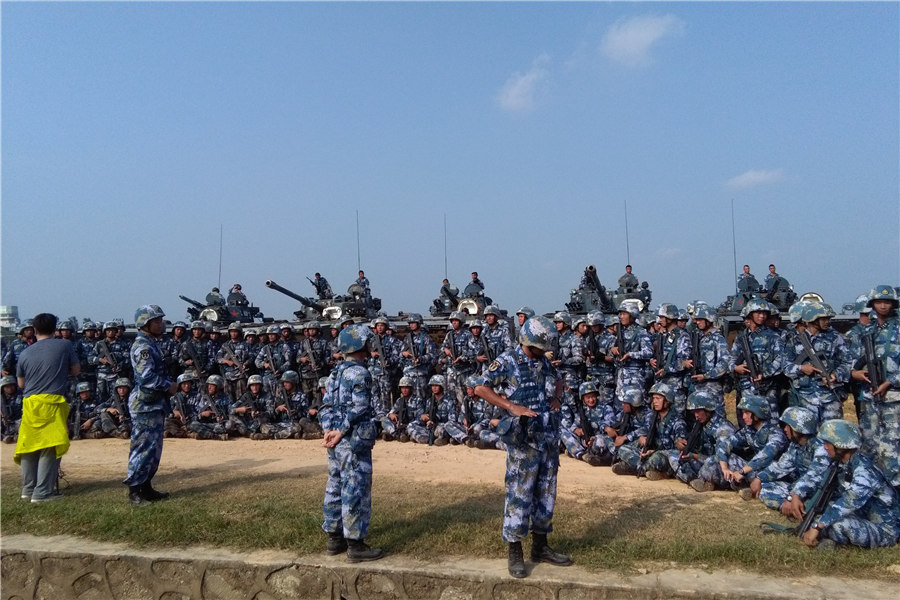 中俄海軍陸戰(zhàn)隊(duì)進(jìn)行島礁攻防演練