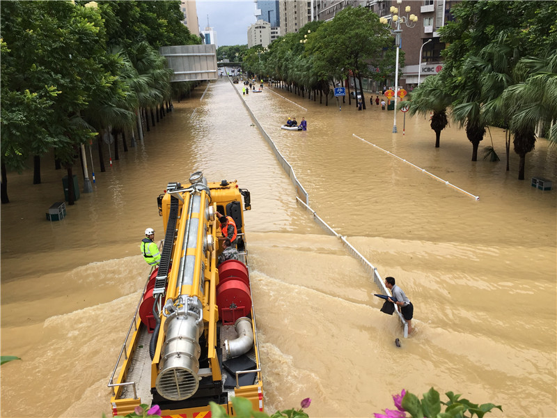 臺風(fēng)“鲇魚”肆虐福建 福州遭強(qiáng)降雨侵襲開啟“看海”模式