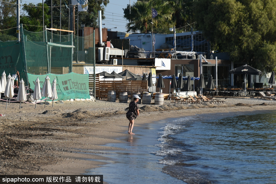 希臘原油泄漏致重大污染 海灘一片焦黑