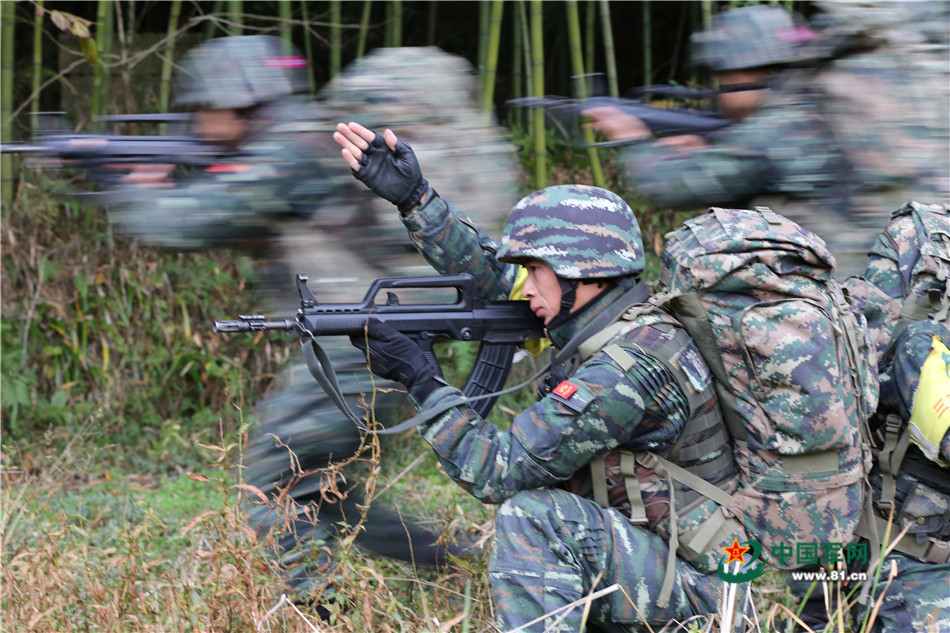 戰(zhàn)場無亞軍 武警官兵三峽腹地上演現(xiàn)實(shí)版“絕地求生”