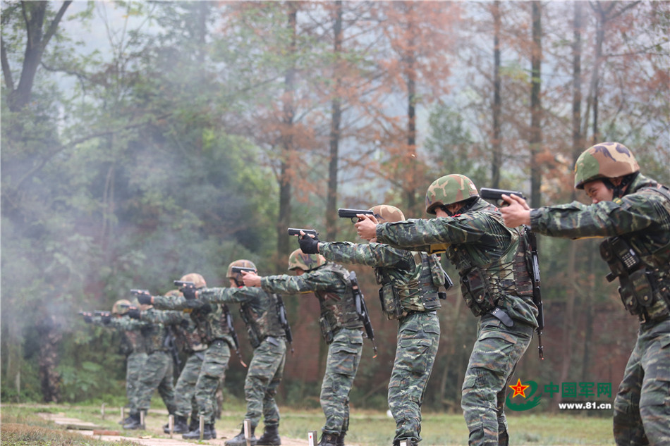 戰(zhàn)場無亞軍 武警官兵三峽腹地上演現(xiàn)實(shí)版“絕地求生”