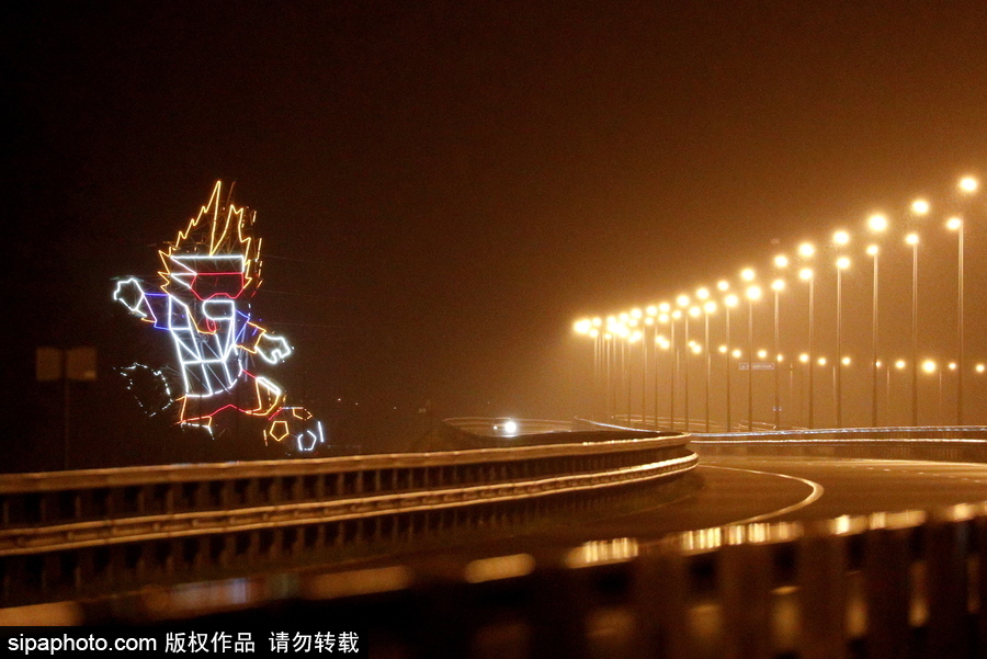 要不要這么萌！俄羅斯路邊一電力塔變身世界杯吉祥物