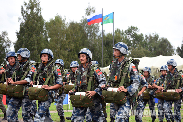 國際軍事比賽—2018“空降排”項(xiàng)目正式開幕