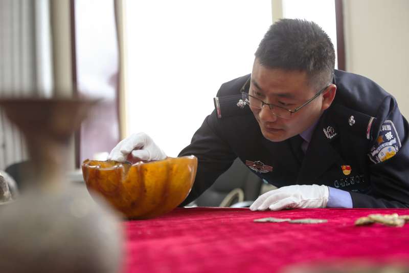 青海都蘭盜掘古文化遺址古墓葬案告破 追繳文物646件